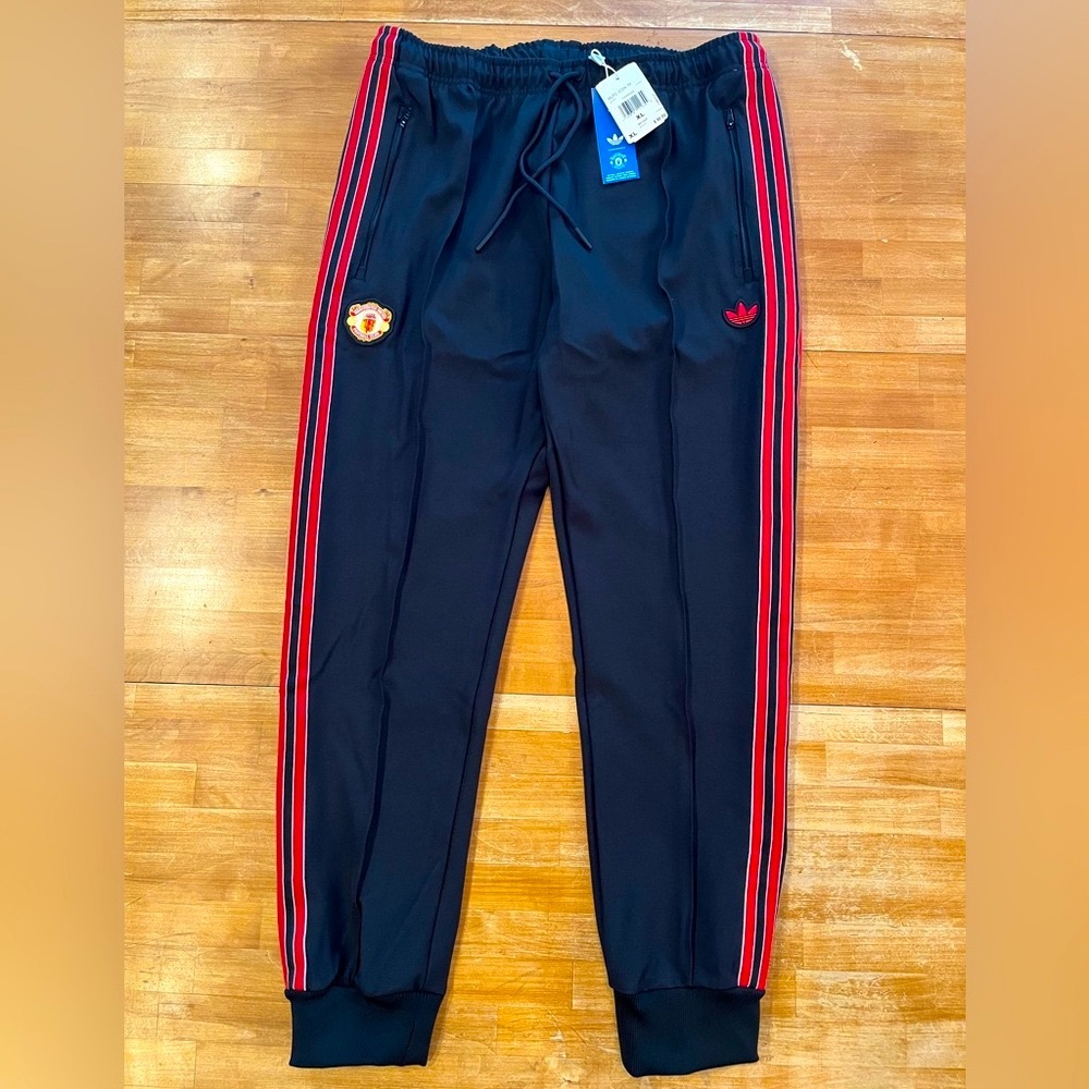 ADIDAS Manchester United Track Suit - Picture 9 of 14